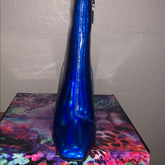 Cape Robbin Iridescent Blue Boots - Picture 4 of 4